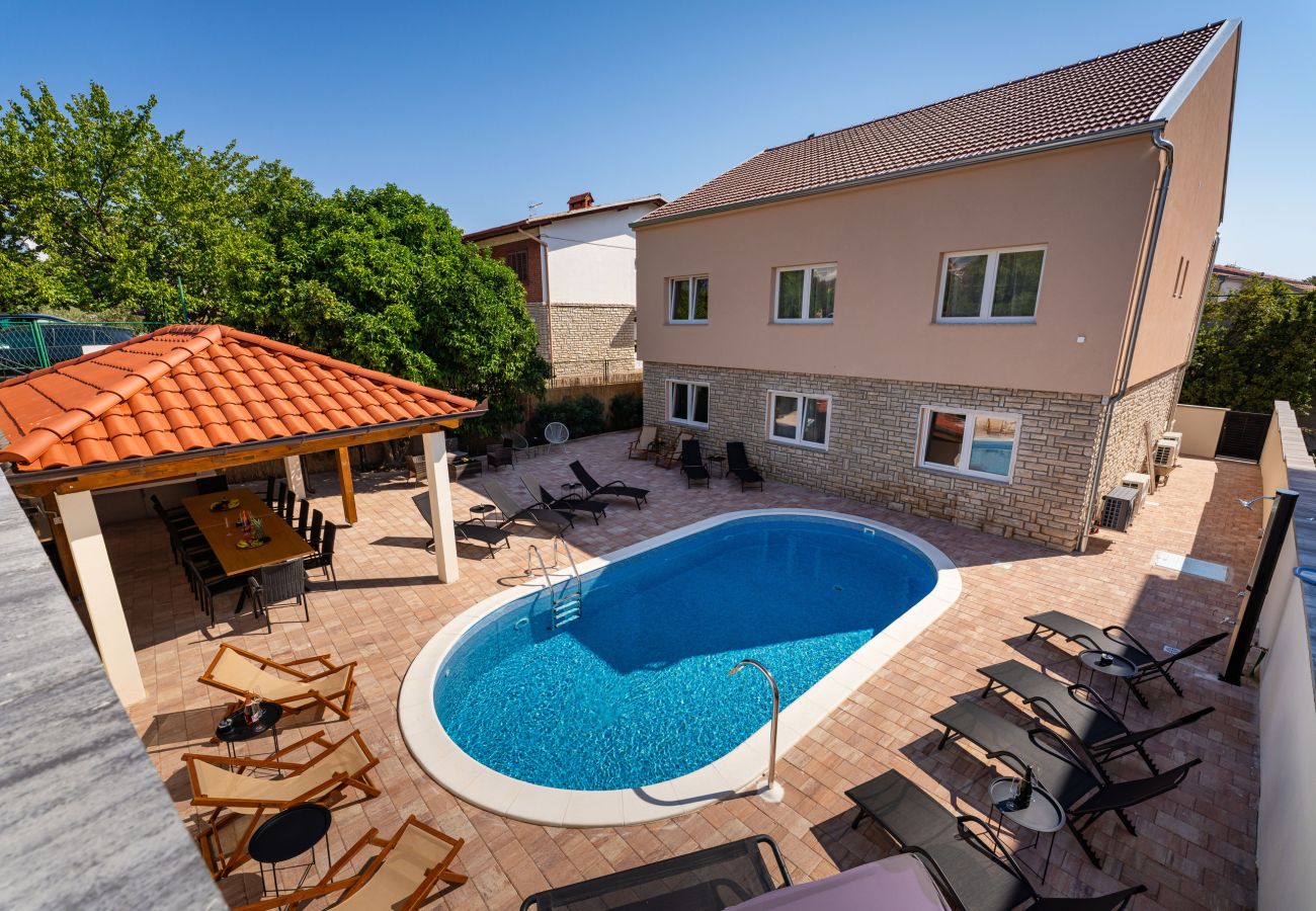 Maison à Sveti Filip i Jakov - Villa Familia