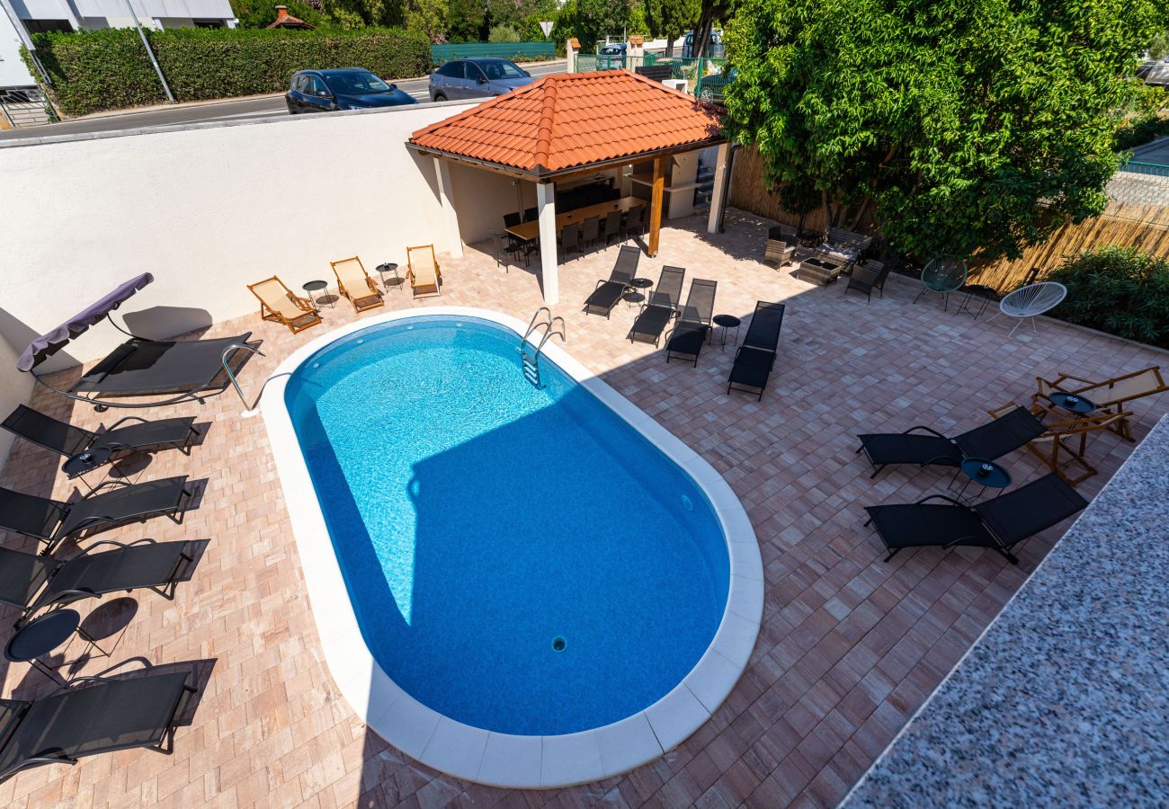 Maison à Sveti Filip i Jakov - Villa Familia