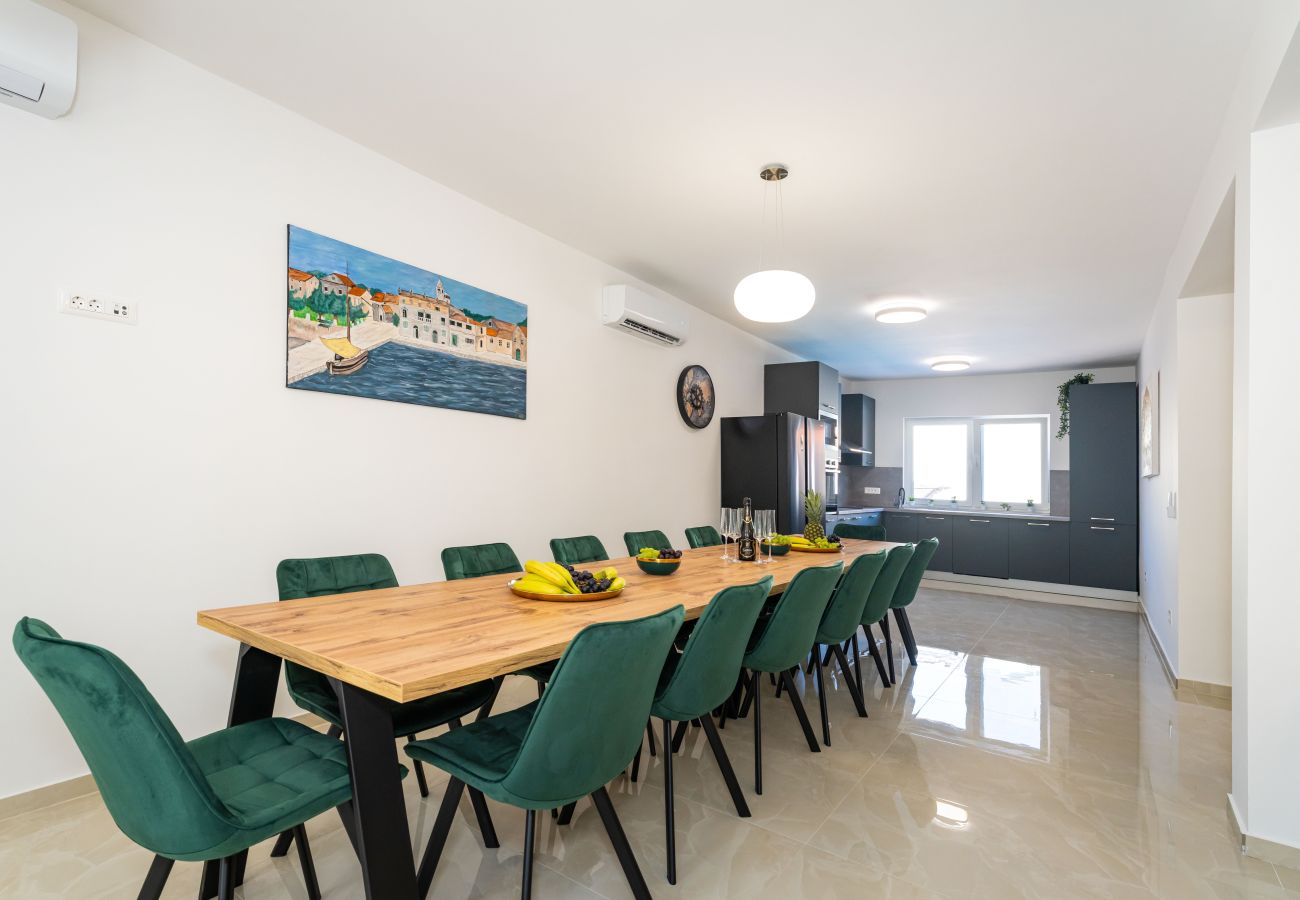 Maison à Sveti Filip i Jakov - Villa Familia