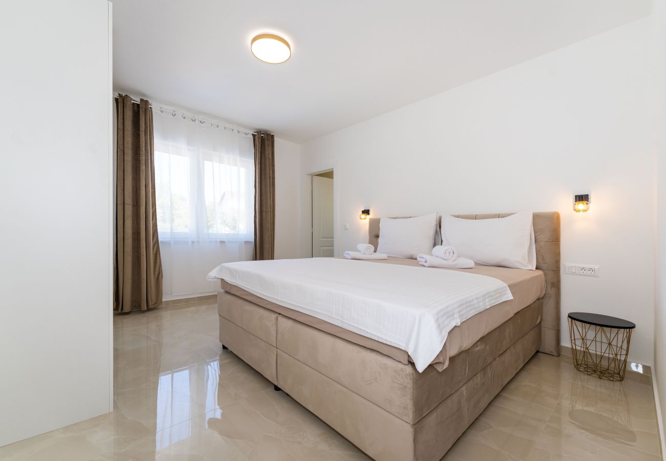 Maison à Sveti Filip i Jakov - Villa Familia