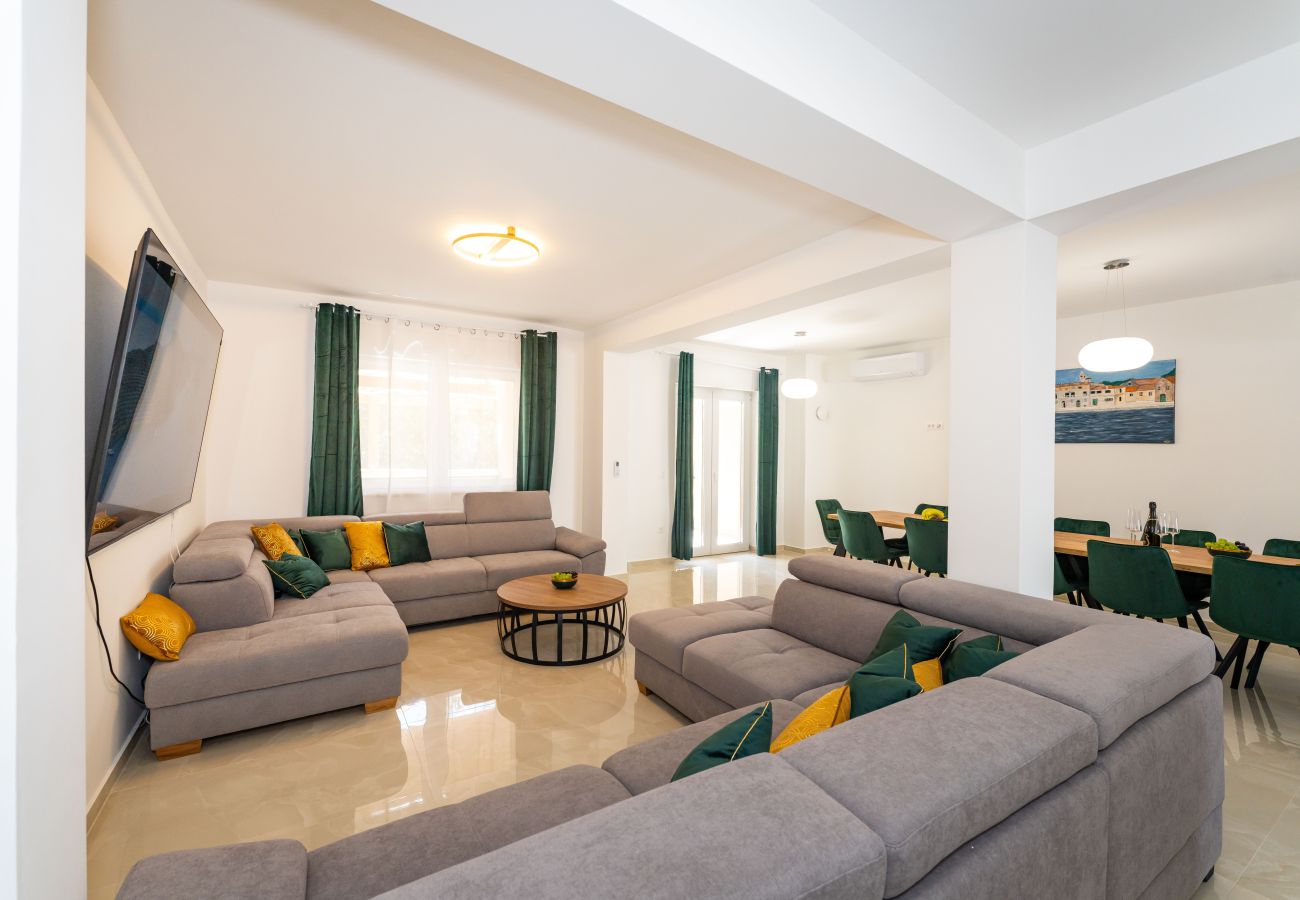 Maison à Sveti Filip i Jakov - Villa Familia