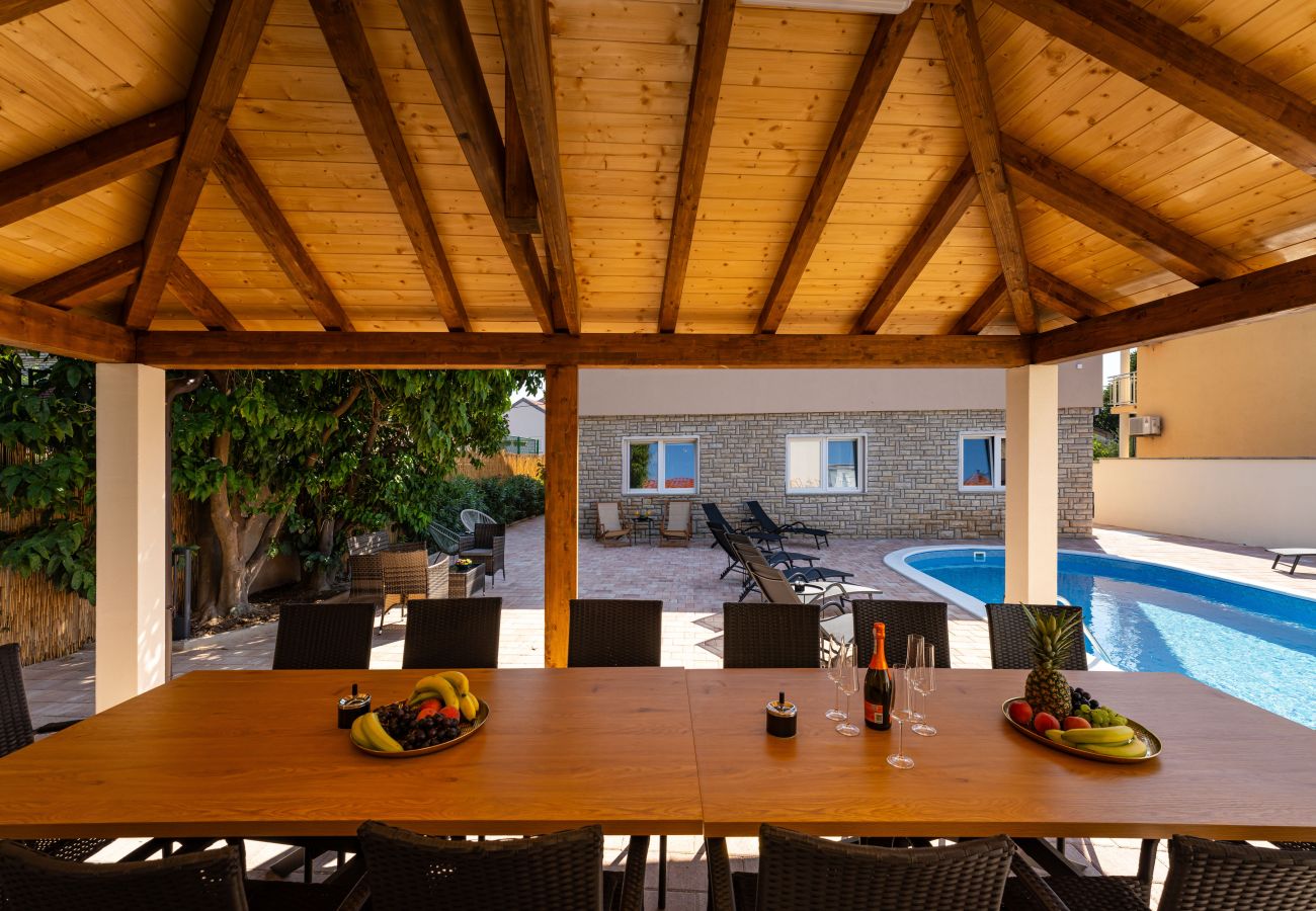 Maison à Sveti Filip i Jakov - Villa Familia