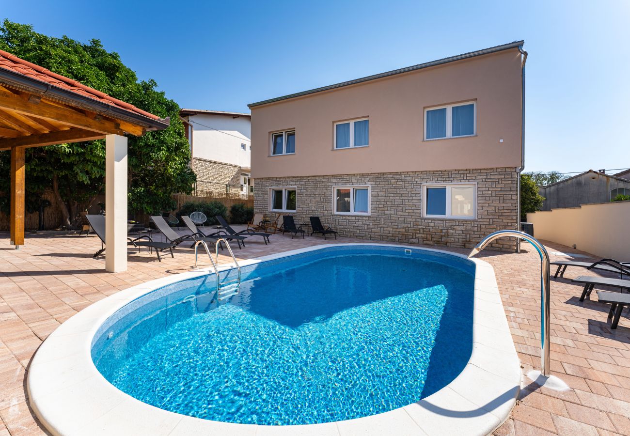 Maison à Sveti Filip i Jakov - Villa Familia