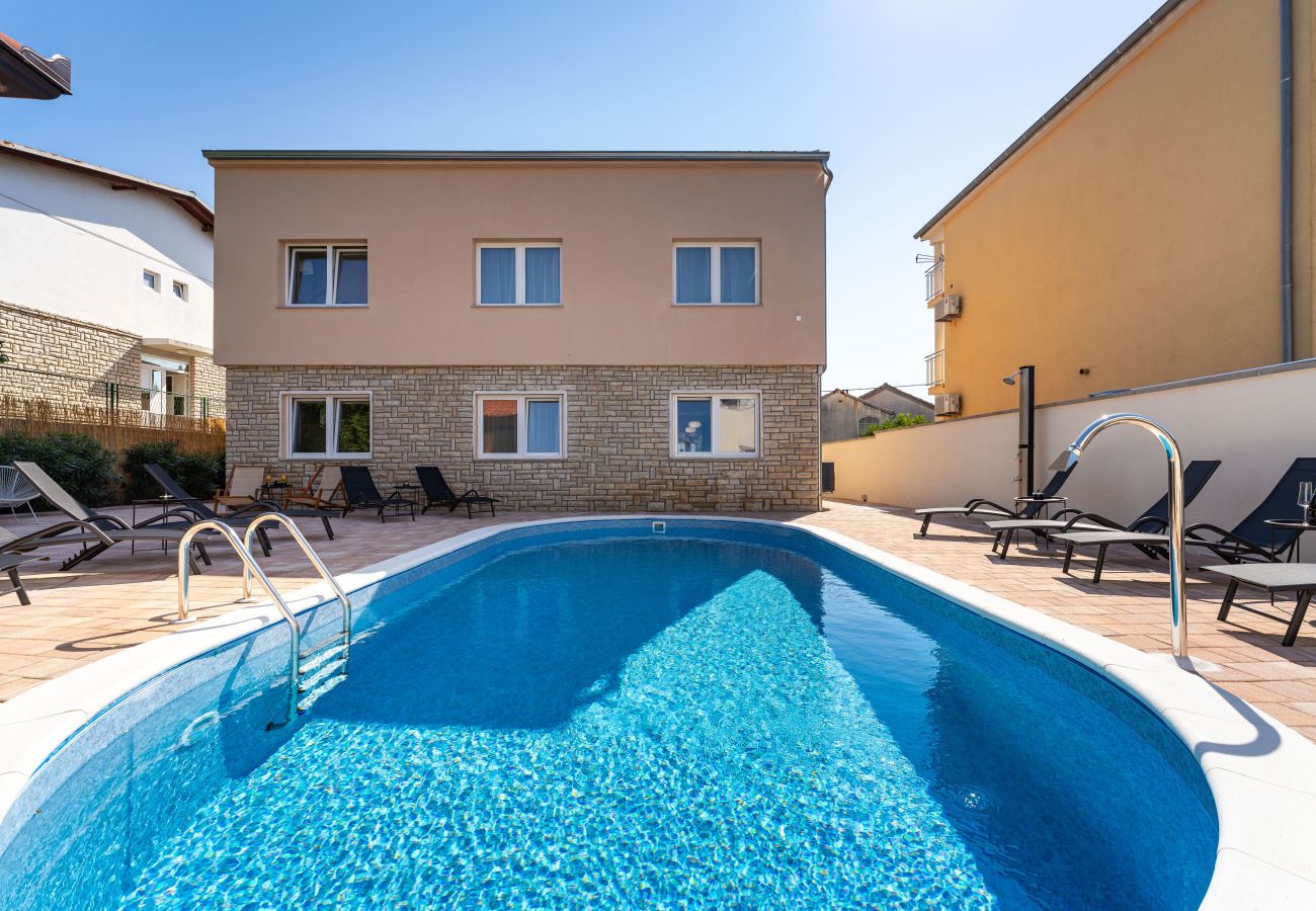 Maison à Sveti Filip i Jakov - Villa Familia