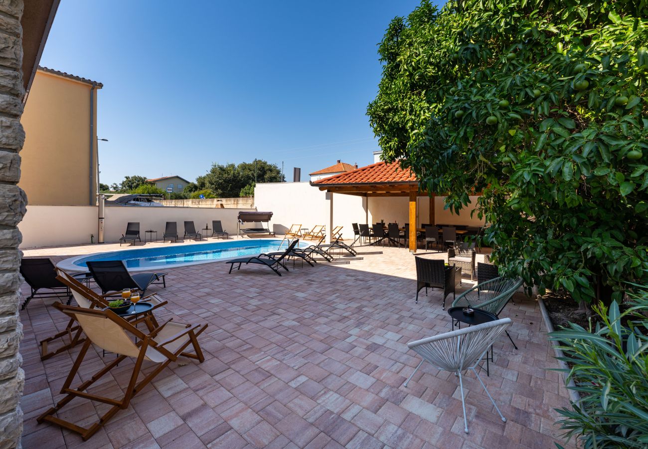 Maison à Sveti Filip i Jakov - Villa Familia