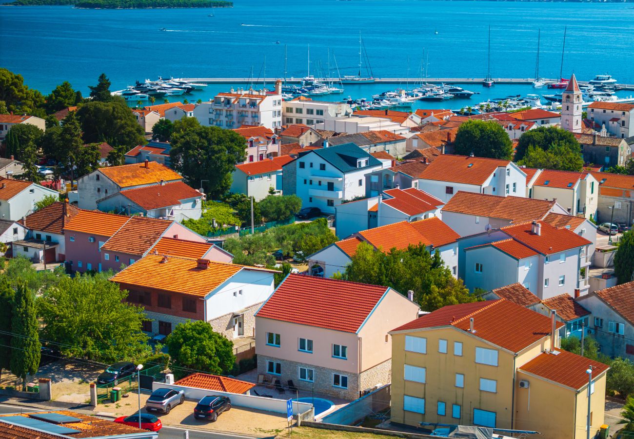 Maison à Sveti Filip i Jakov - Seaside Villa Familia