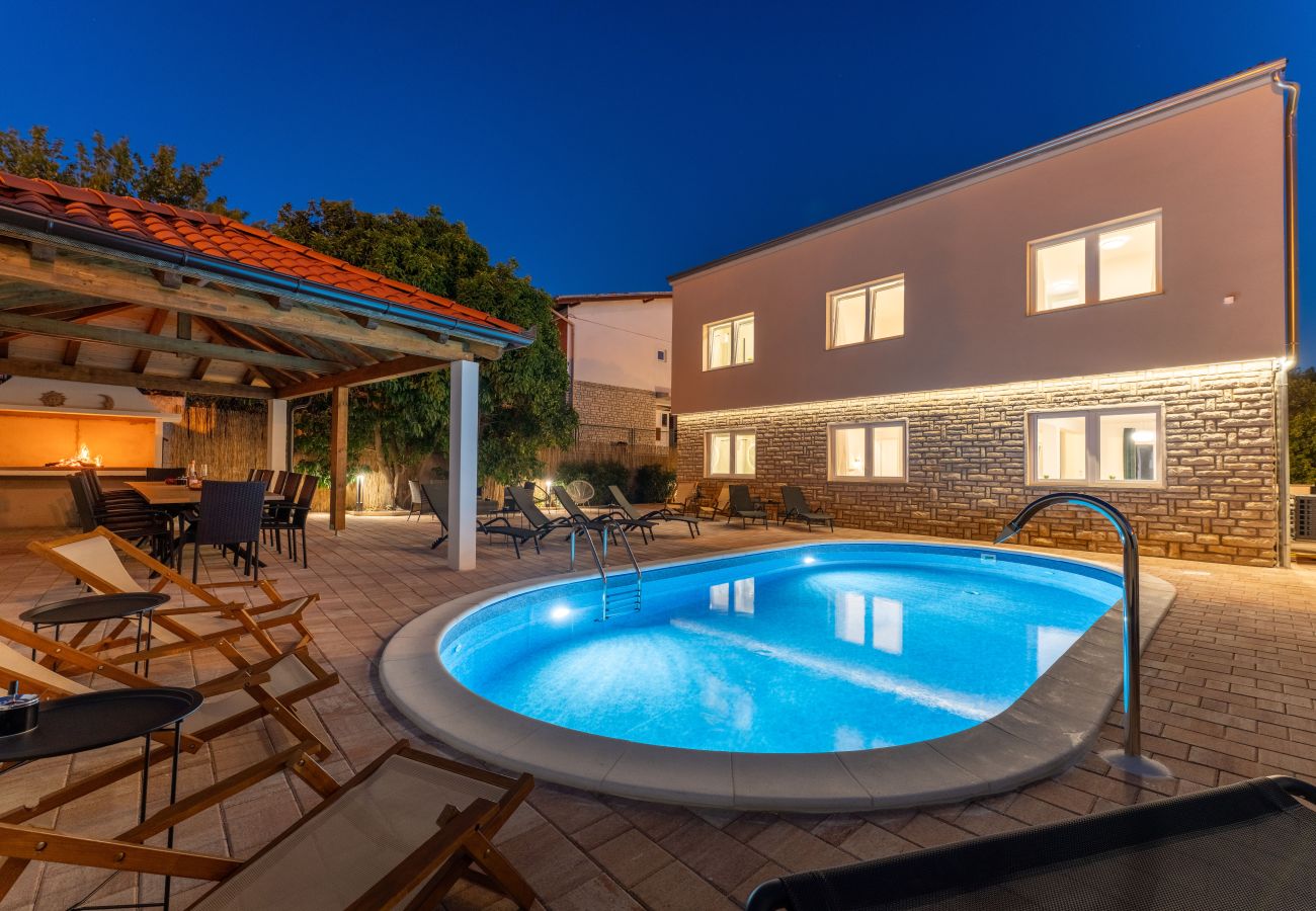 Maison à Sveti Filip i Jakov - Seaside Villa Familia