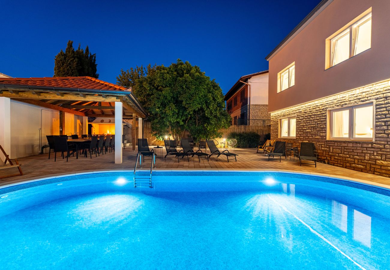 Maison à Sveti Filip i Jakov - Seaside Villa Familia