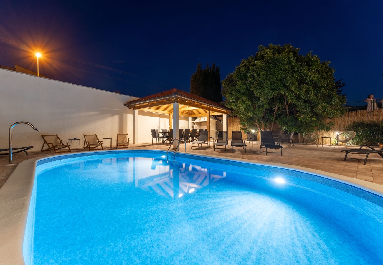 Maison à Sveti Filip i Jakov - Seaside Villa Familia