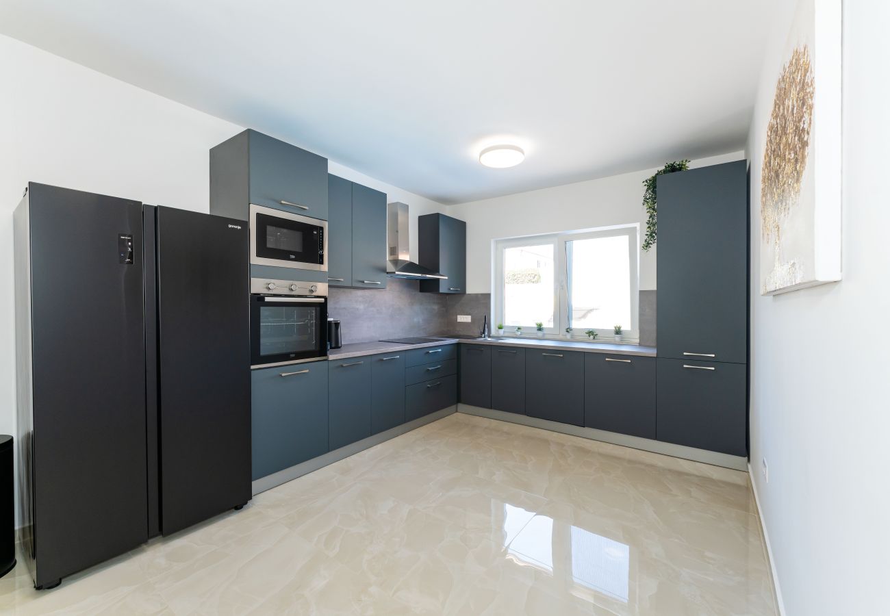 Maison à Sveti Filip i Jakov - Seaside Villa Familia