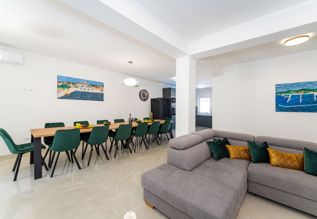 Maison à Sveti Filip i Jakov - Seaside Villa Familia