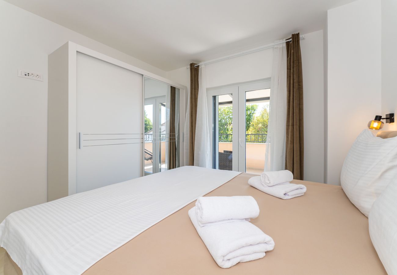 Maison à Sveti Filip i Jakov - Seaside Villa Familia