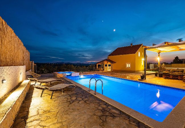 Casa a Žažvic - Holiday home Agro Casa Casa a Žažvic - Holiday home Agro Casa