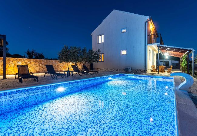 Casa a Tinj - Holiday home Maria Casa a Tinj - Holiday home Maria