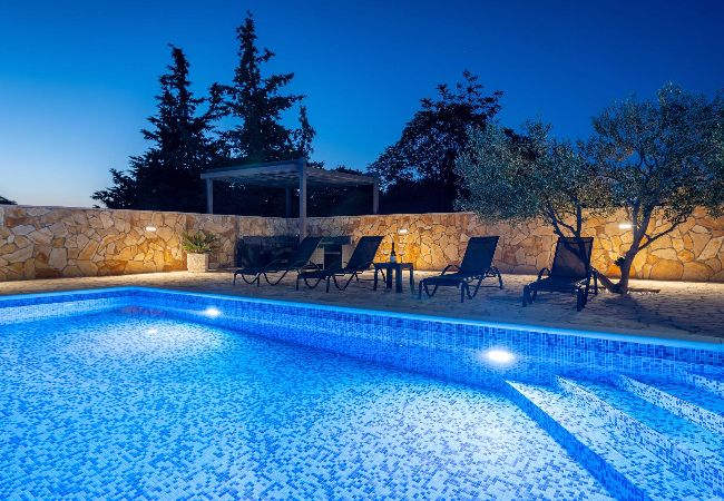 Casa a Tinj - Holiday home Maria Casa a Tinj - Holiday home Maria