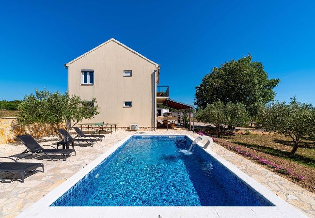 Casa a Tinj - Holiday home Maria Casa a Tinj - Holiday home Maria