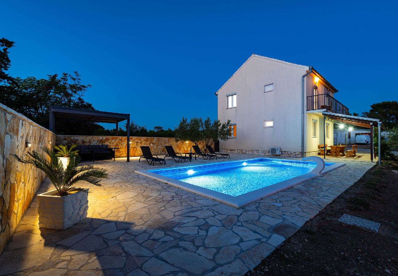 Casa a Tinj - Holiday home Maria