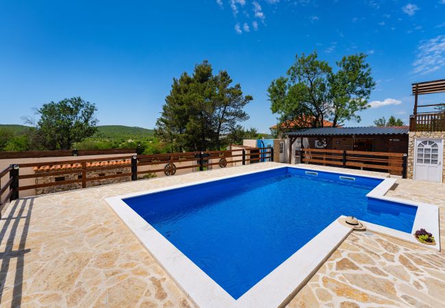 Casa a Zapužane - Holiday home Burgija Casa a Zapužane - Holiday home Burgija