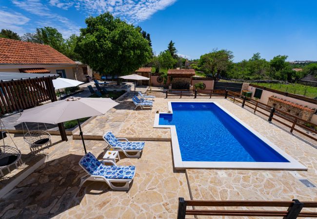 Casa a Zapužane - Holiday home Burgija Casa a Zapužane - Holiday home Burgija