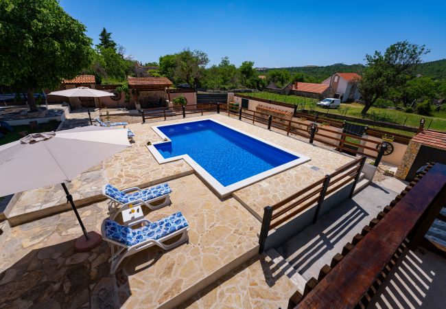 Casa a Zapužane - Holiday home Burgija Casa a Zapužane - Holiday home Burgija