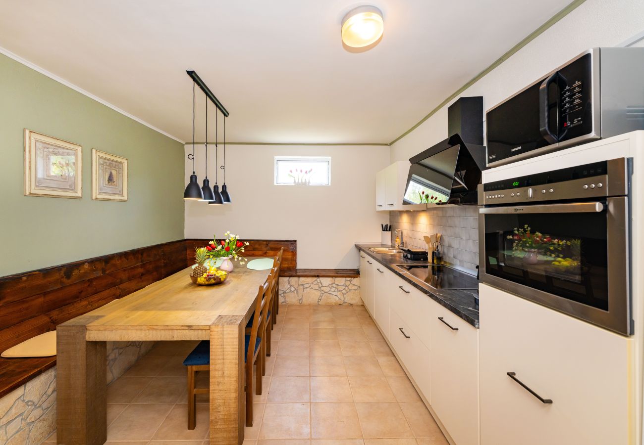Casa a Zapužane - Holiday home Burgija