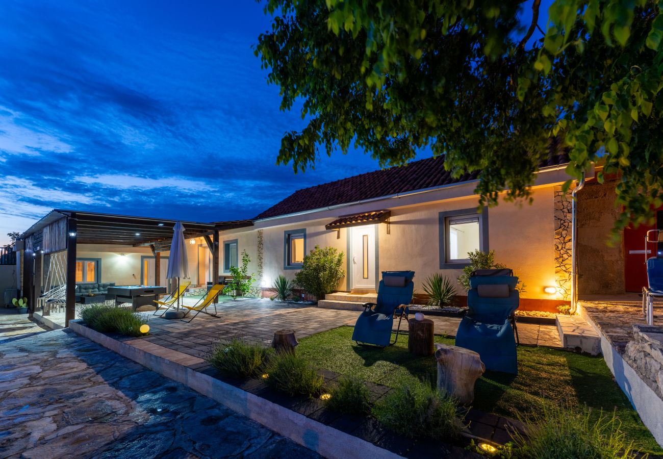 Casa a Zapužane - Holiday home Burgija