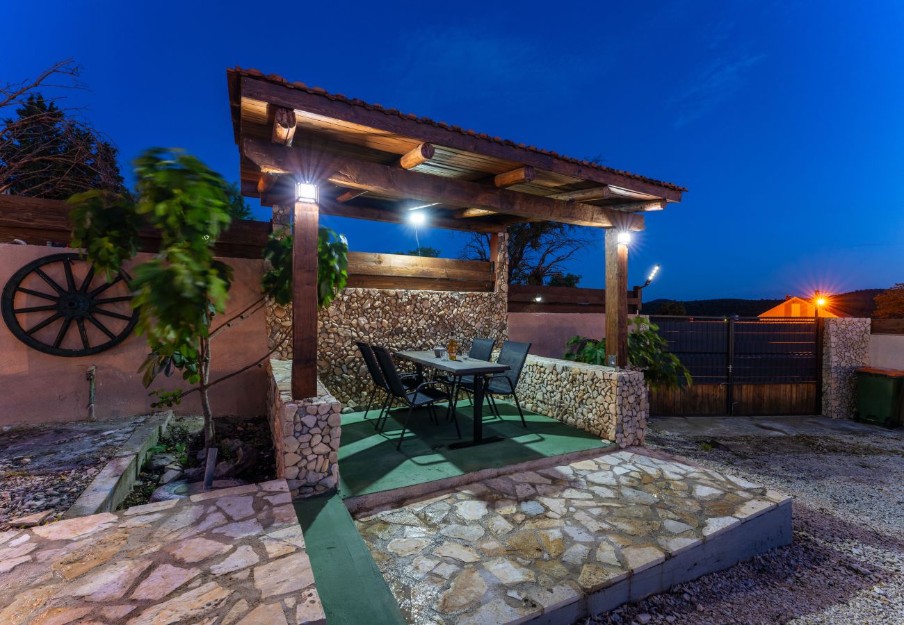 Casa a Zapužane - Holiday home Burgija