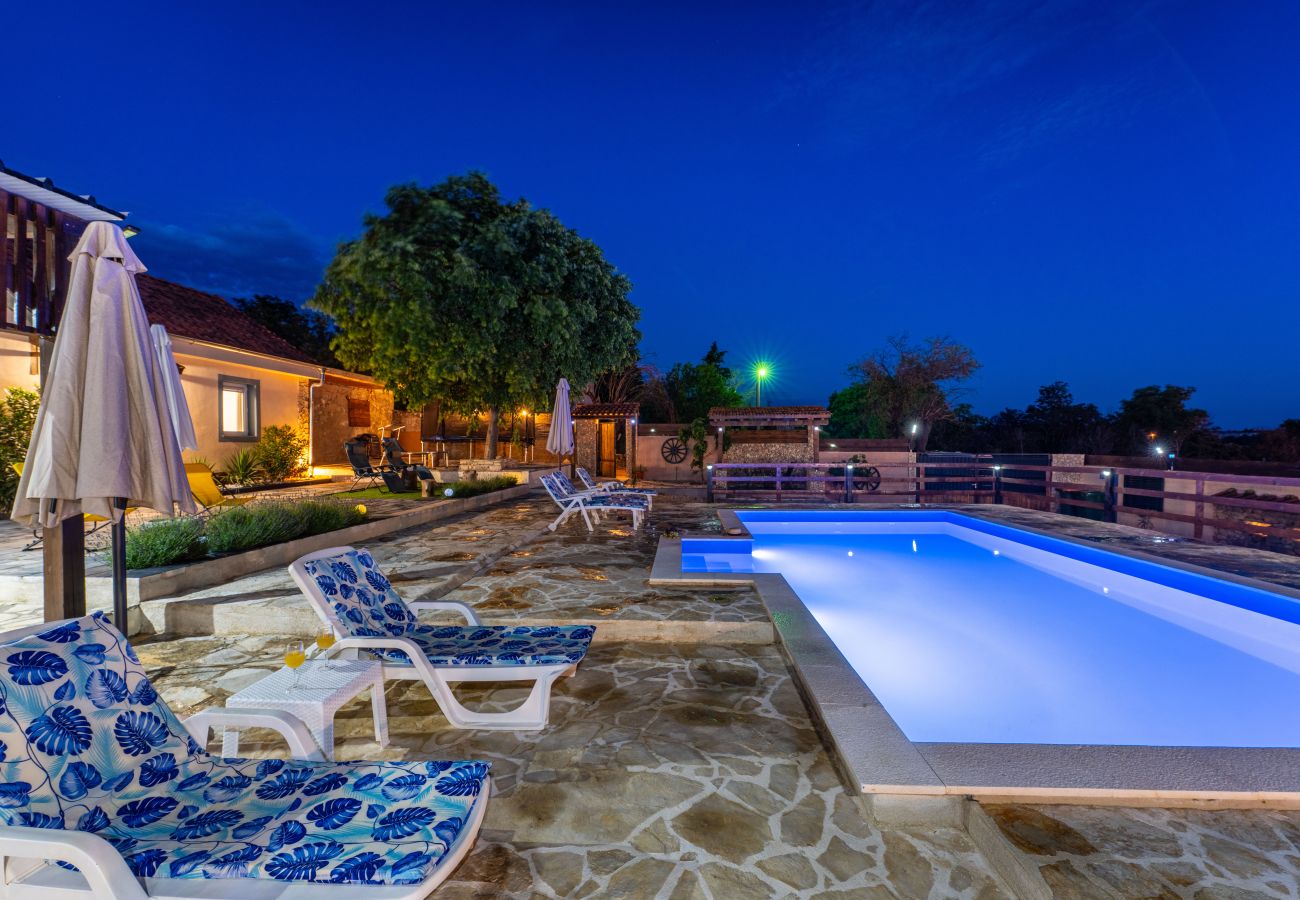 Casa a Zapužane - Holiday home Burgija