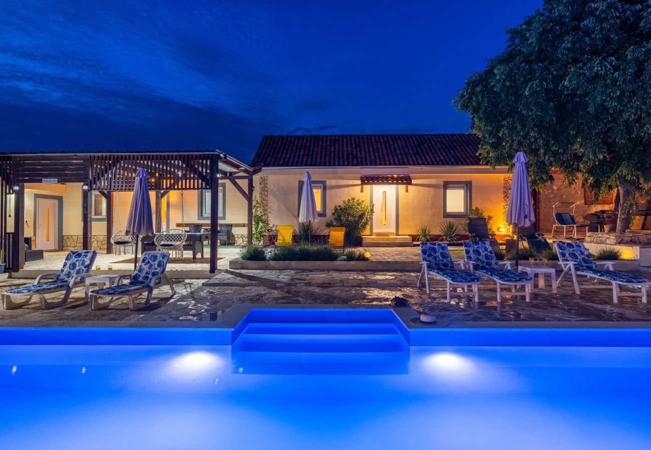 Casa a Zapužane - Holiday home Burgija