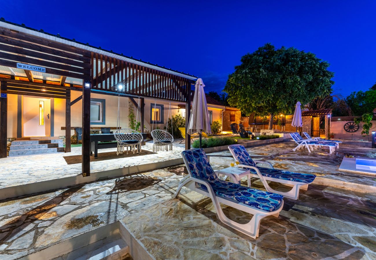 Casa a Zapužane - Holiday home Burgija