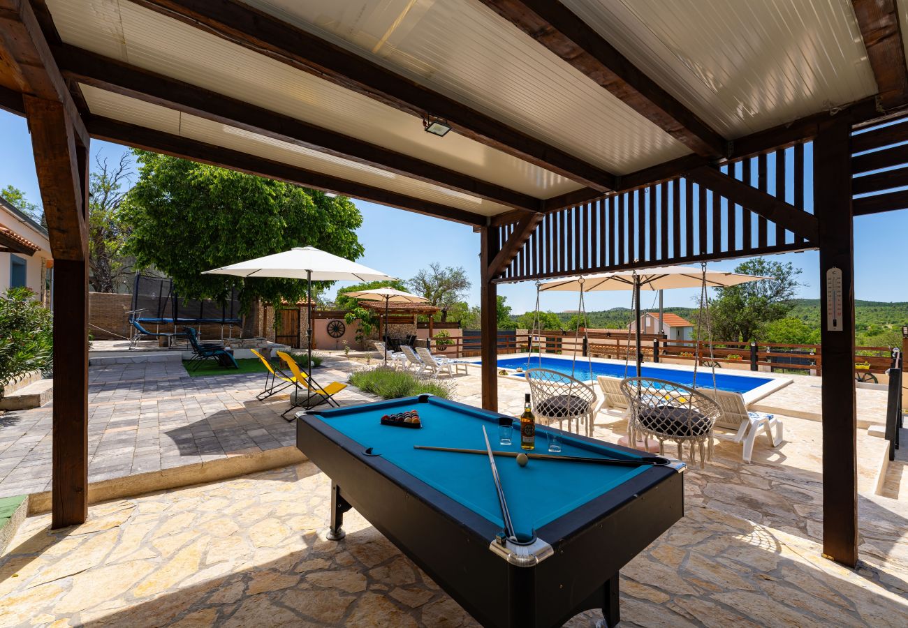 Casa a Zapužane - Holiday home Burgija