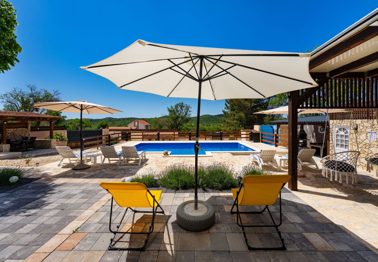 Casa a Zapužane - Holiday home Burgija