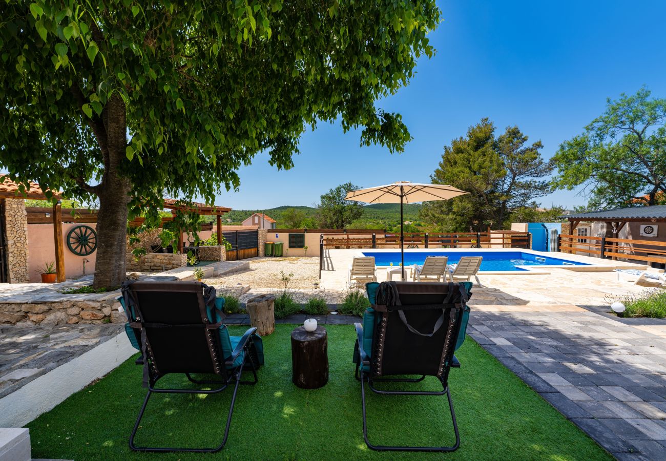 Casa a Zapužane - Holiday home Burgija