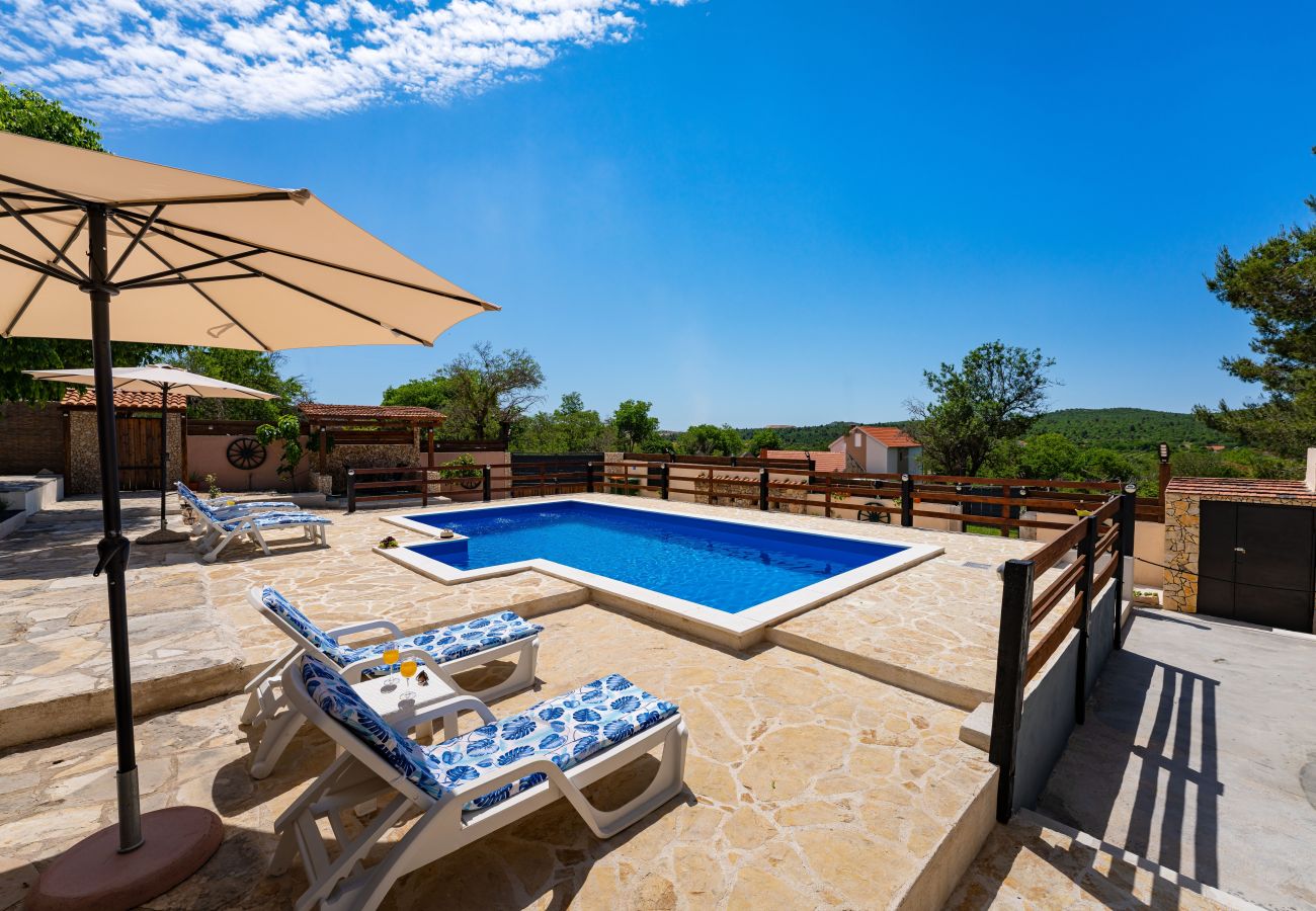 Casa a Zapužane - Holiday home Burgija