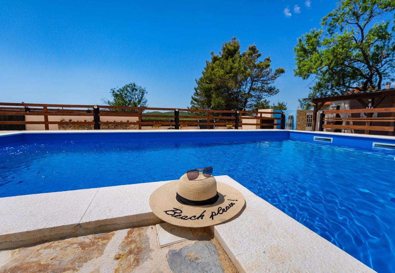 Casa a Zapužane - Holiday home Burgija