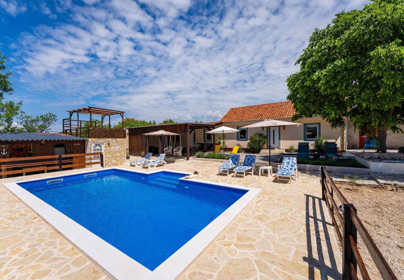 Casa a Zapužane - Holiday home Burgija