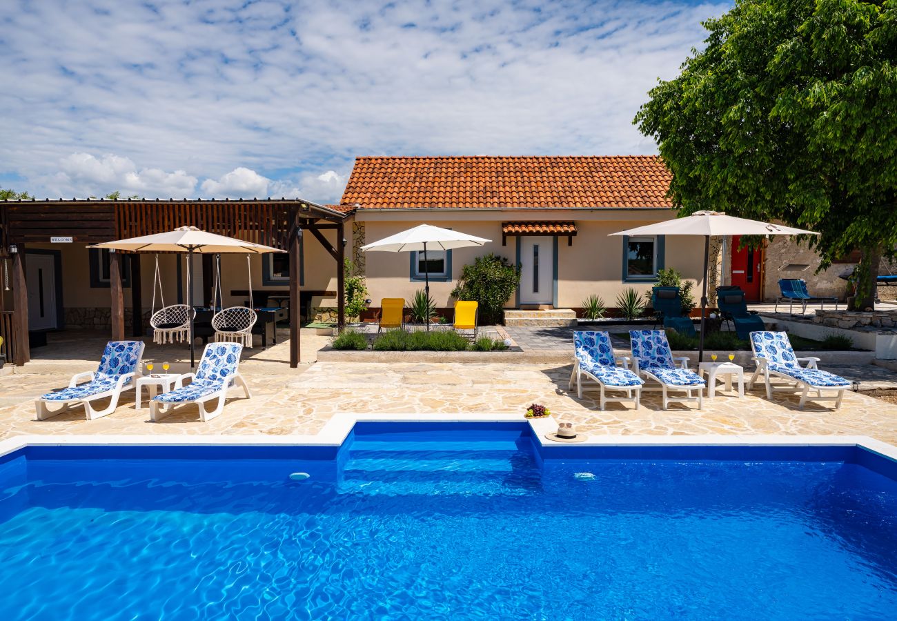 Casa a Zapužane - Holiday home Burgija