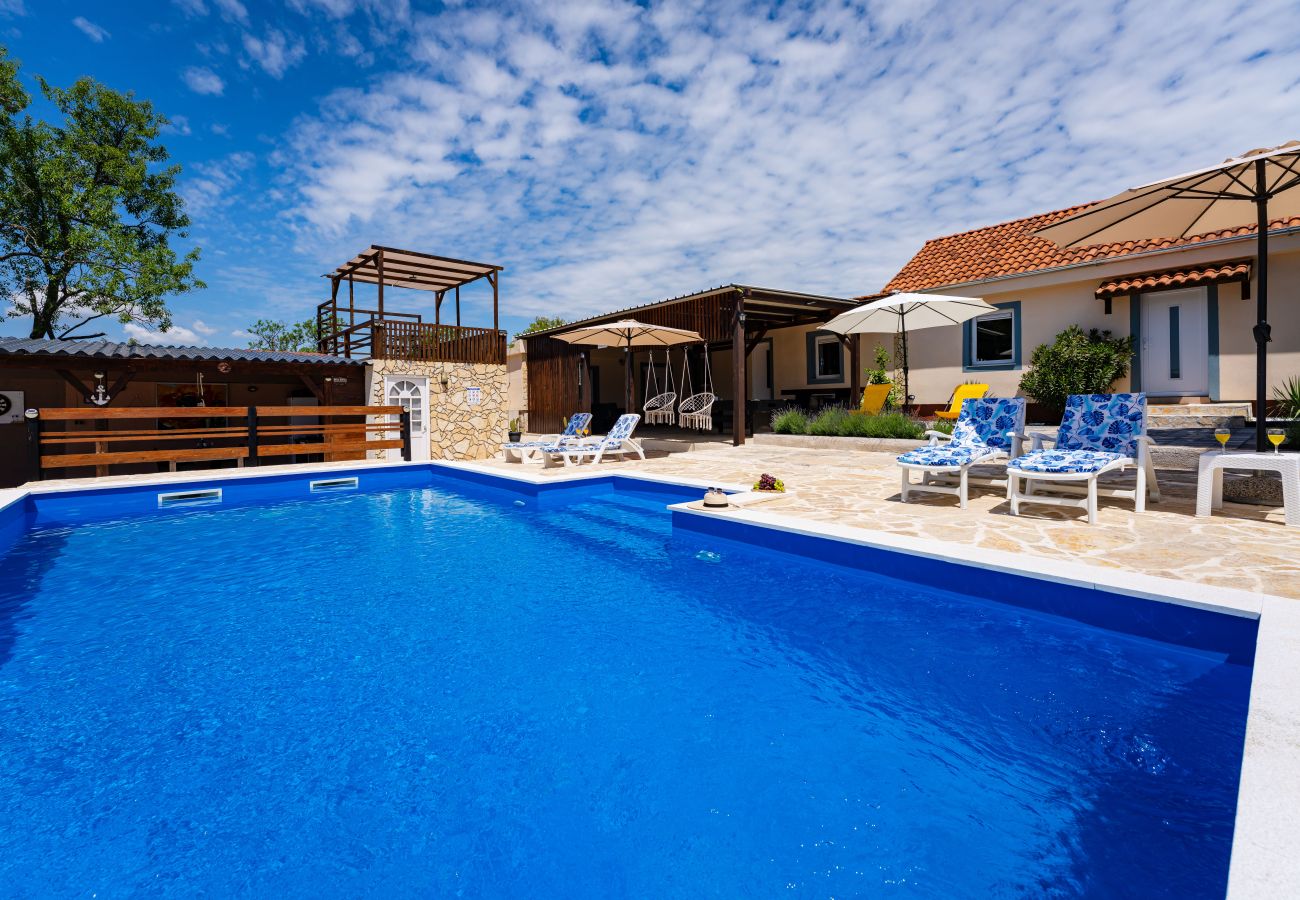 Casa a Zapužane - Holiday home Burgija