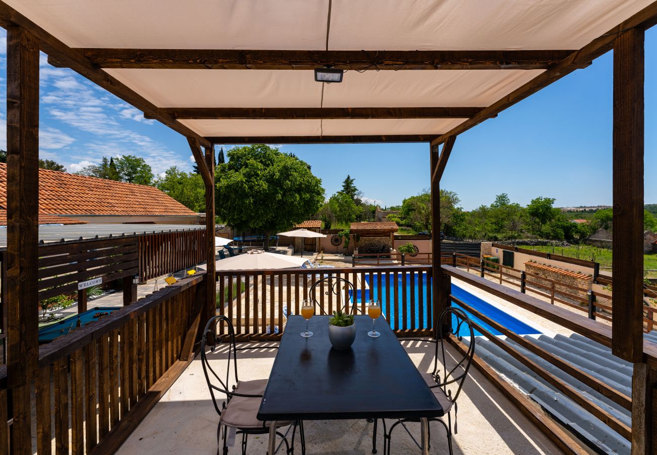 Casa a Zapužane - Holiday home Burgija