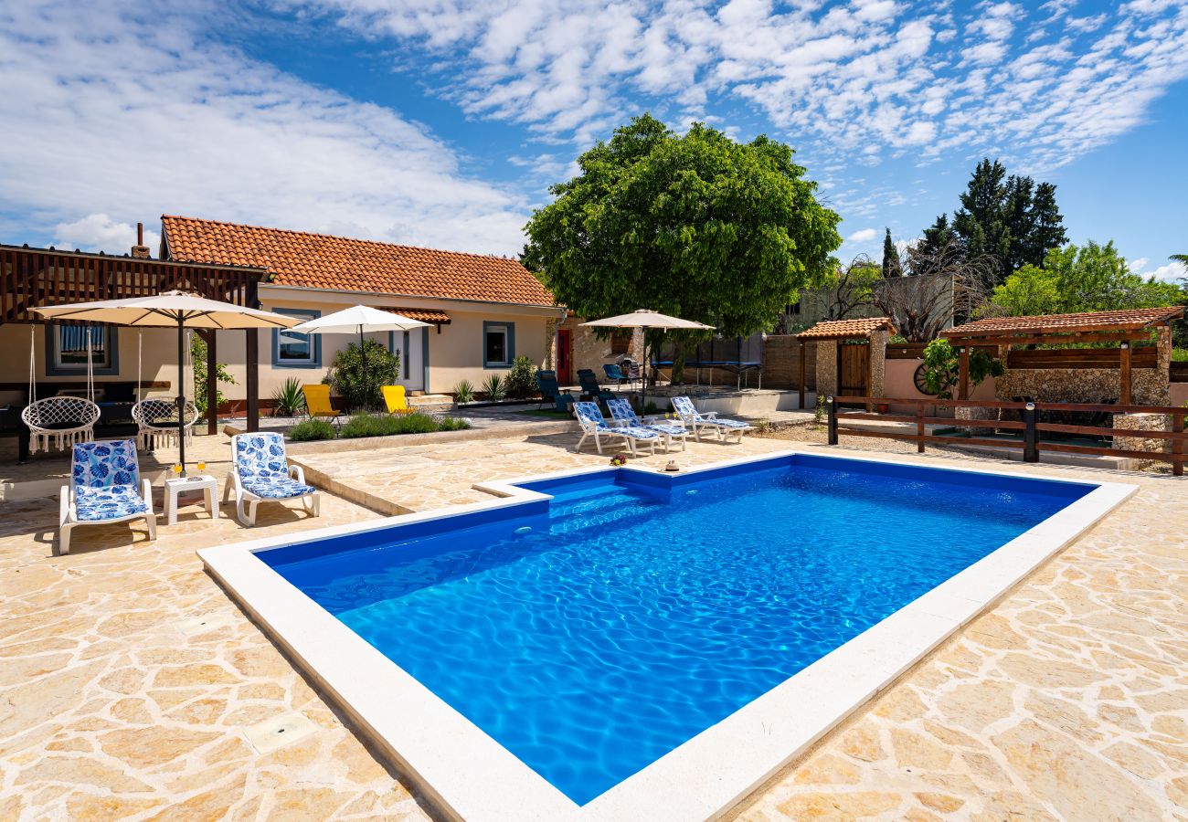 Casa a Zapužane - Holiday home Burgija