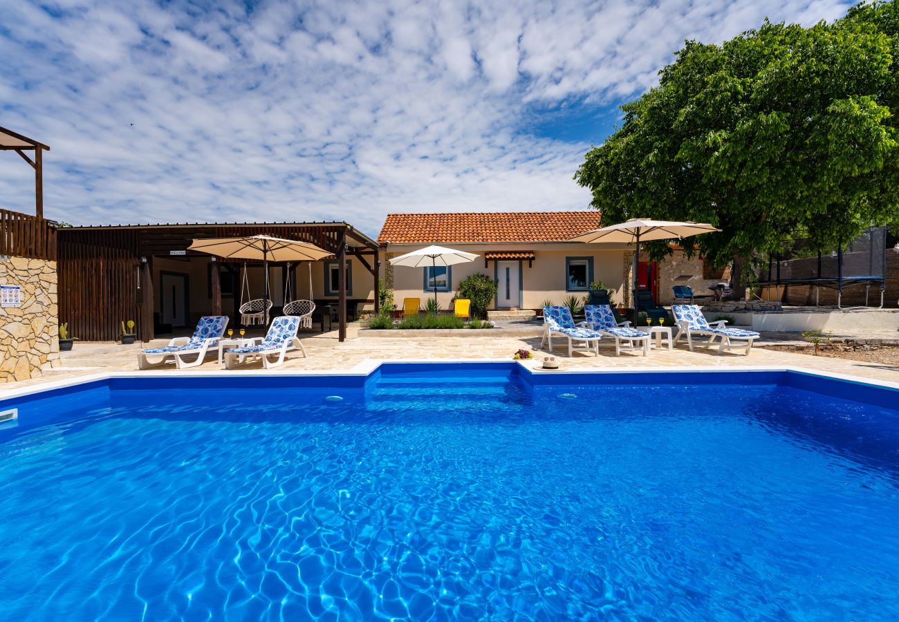 Casa a Zapužane - Holiday home Burgija