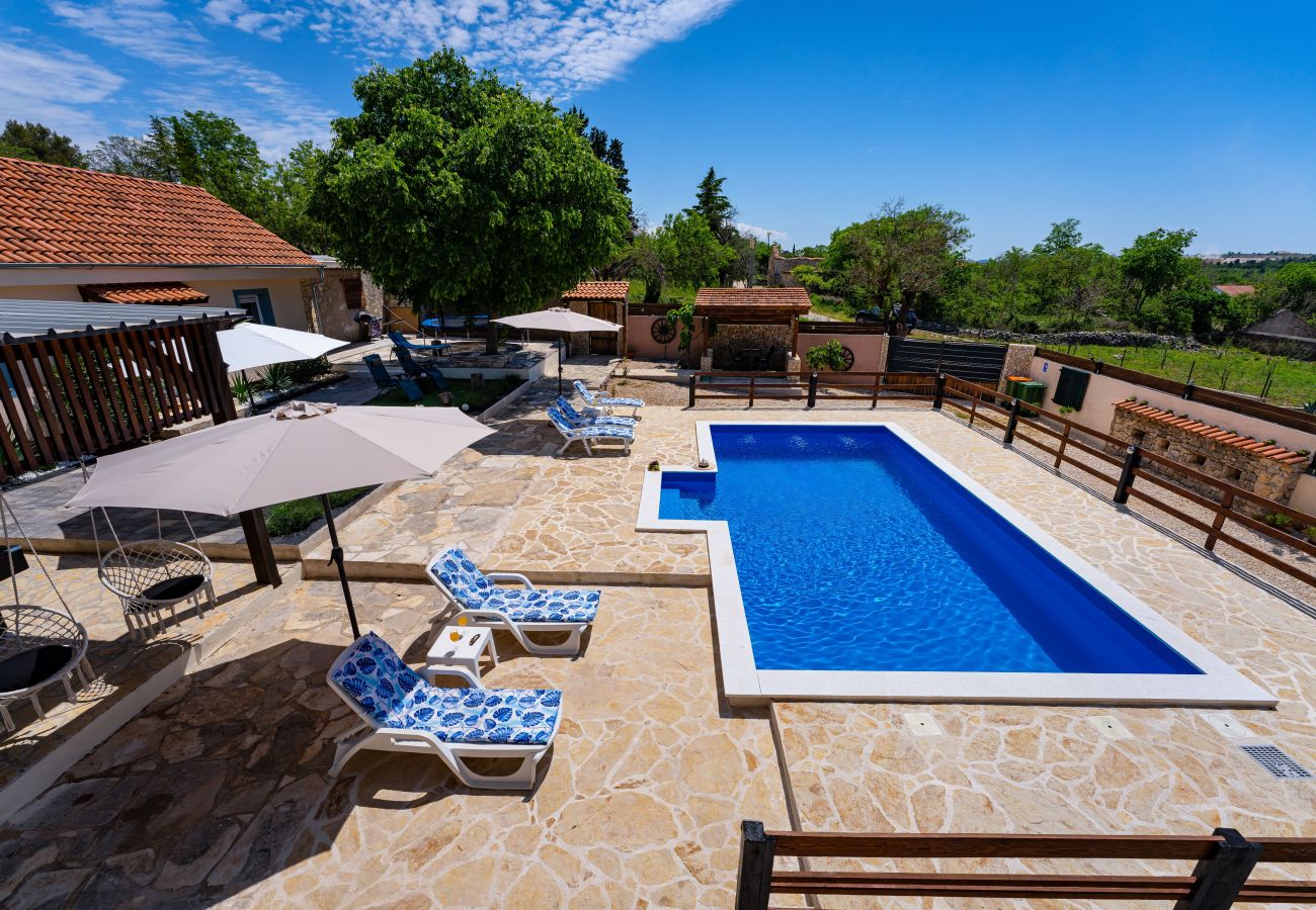 Casa a Zapužane - Holiday home Burgija