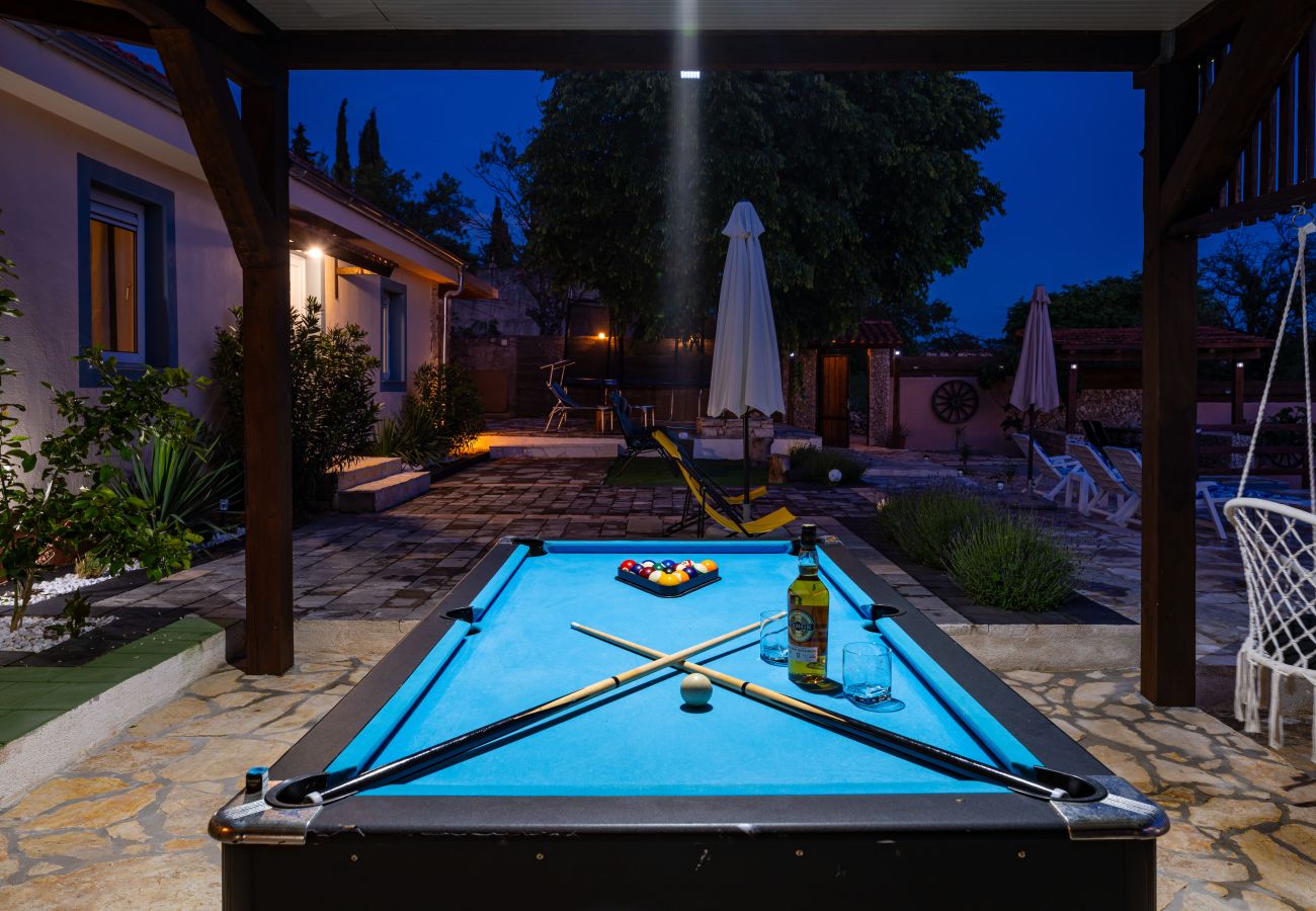 Casa a Zapužane - Holiday home Burgija