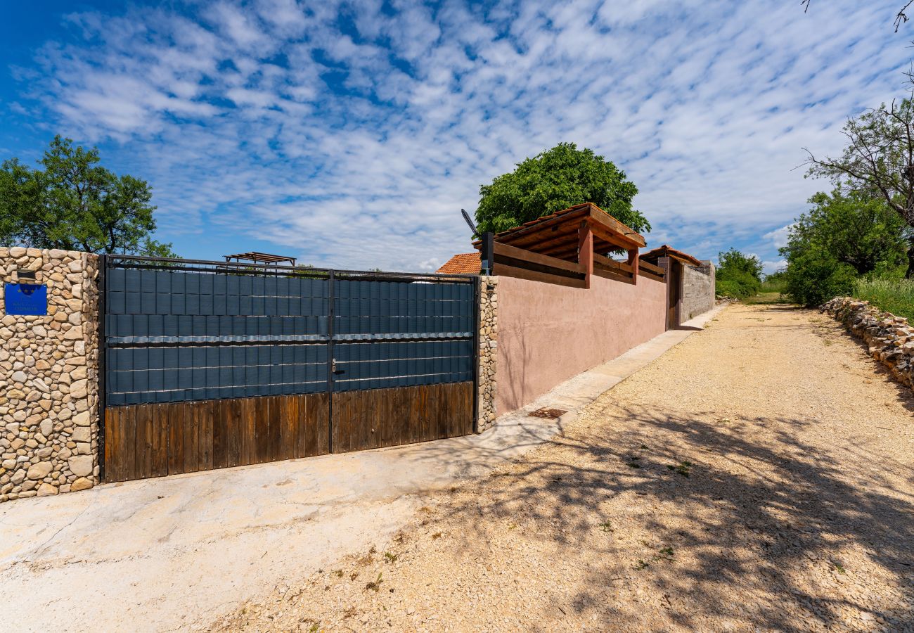 Casa a Zapužane - Holiday home Burgija