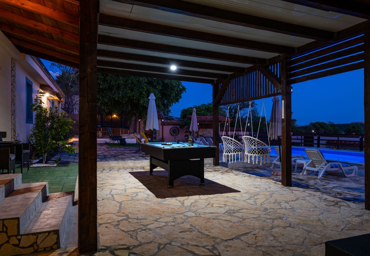 Casa a Zapužane - Holiday home Burgija
