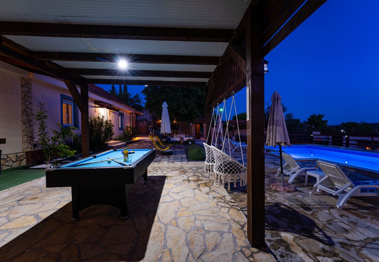 Casa a Zapužane - Holiday home Burgija