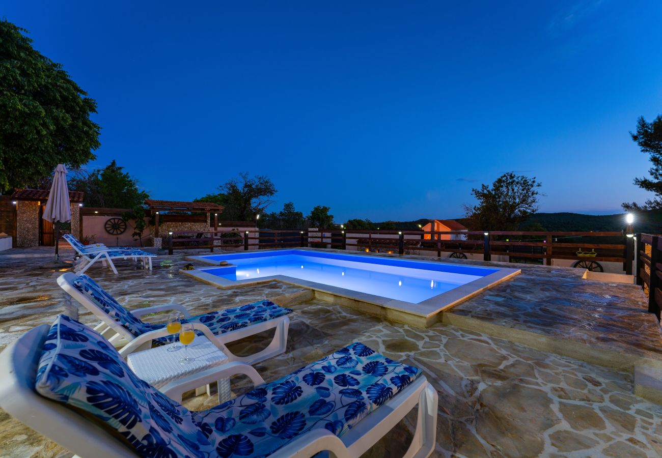 Casa a Zapužane - Holiday home Burgija