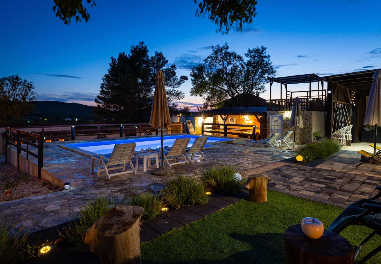 Casa a Zapužane - Holiday home Burgija
