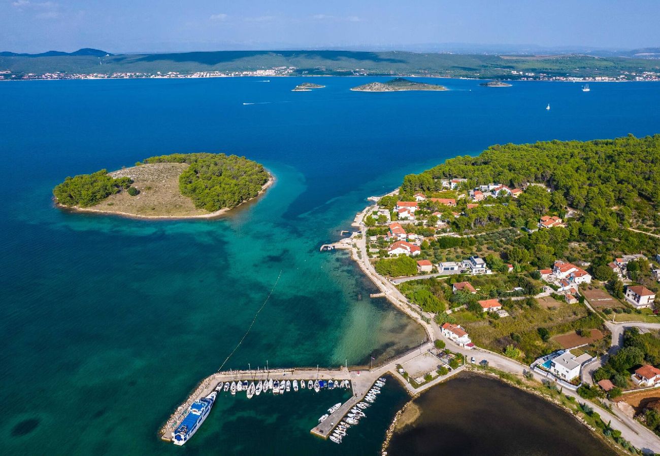 Villa a Barotul - Sea view Villa Tala