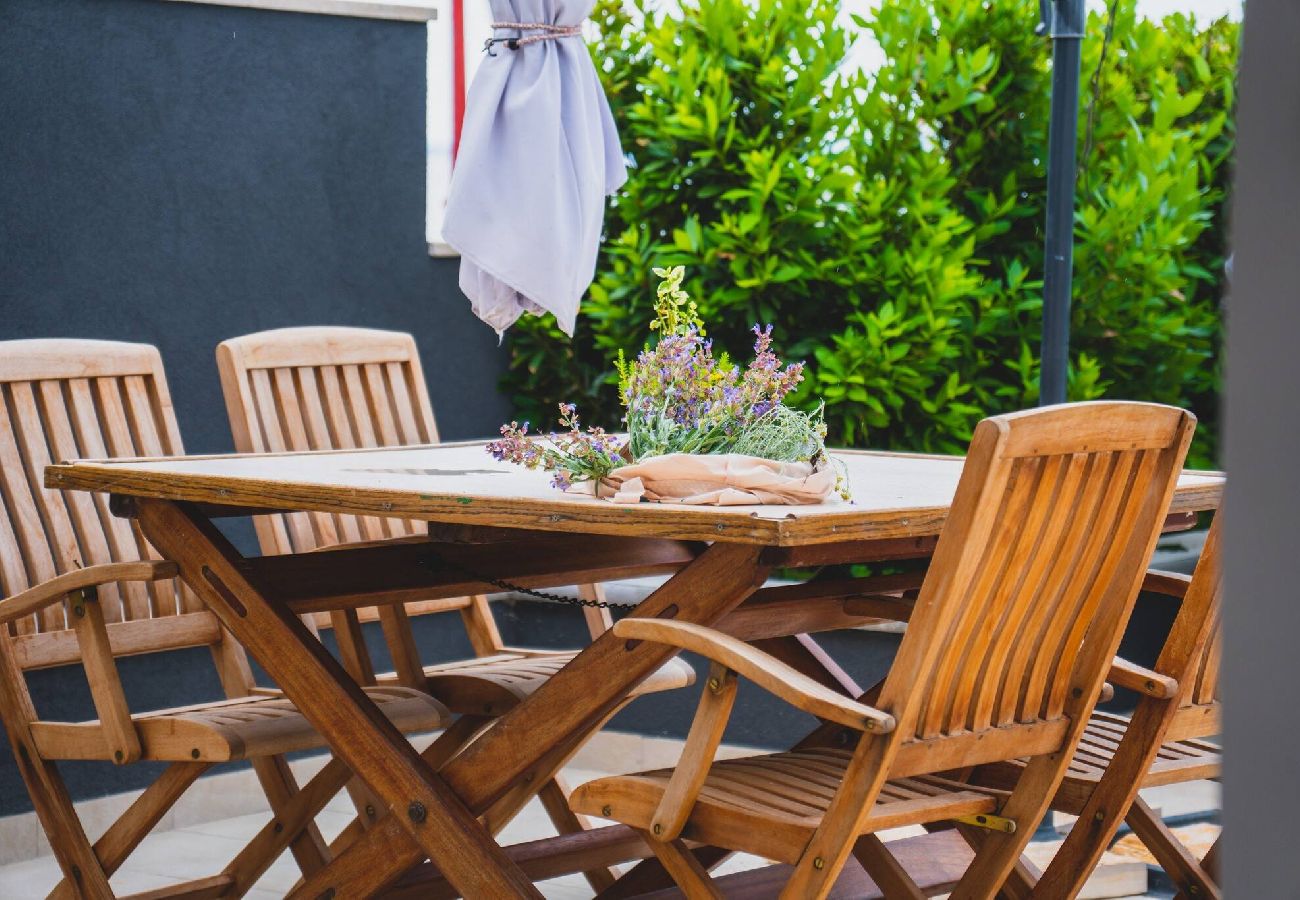 Casa a Košljun - Beach house Festini